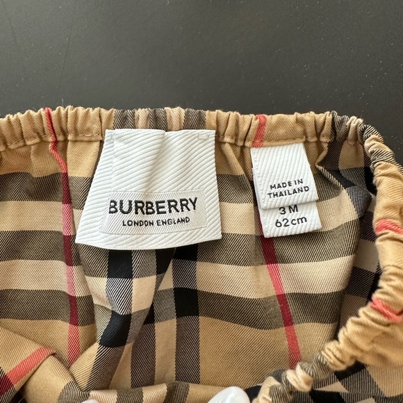 Authentic BURBERRY DRESS! - Picture 3 of 4